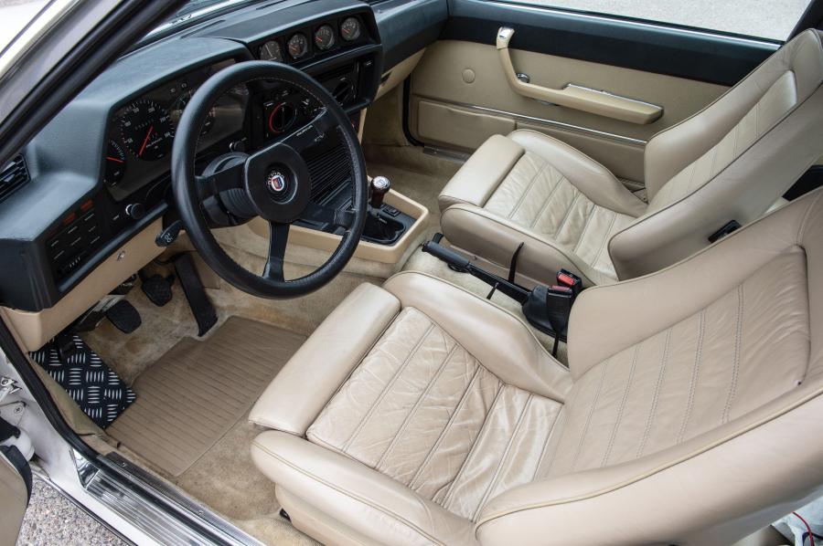 Интерьер Alpina B7 Turbo Coupe (E24) 1978 года  (FR) (фото 15 из 20)